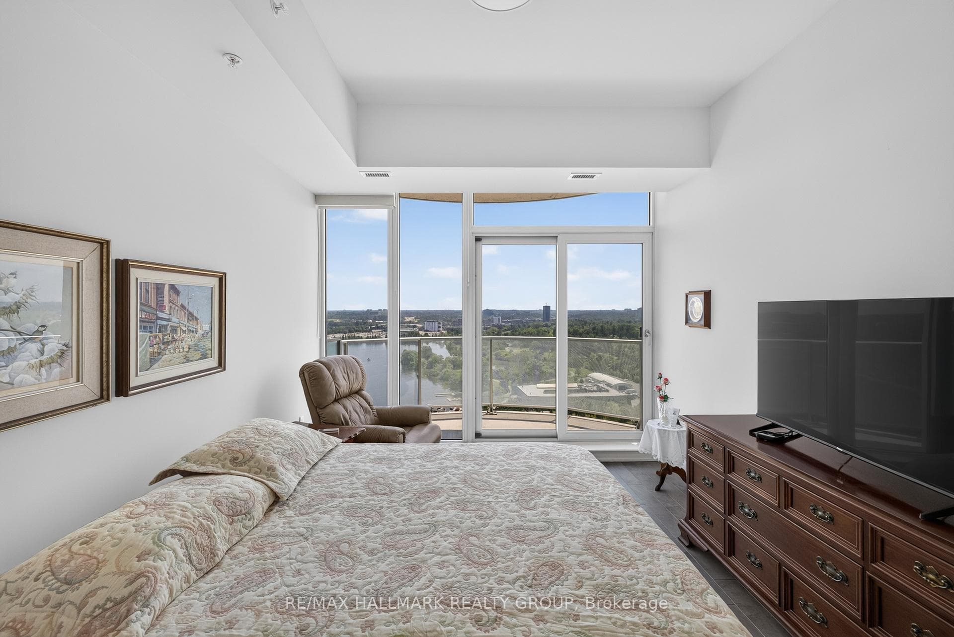 805 Carling Avenue Unit 2404 photo 36