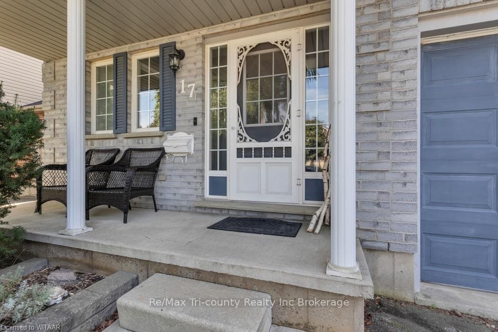 17 TRILLIUM Drive photo 2