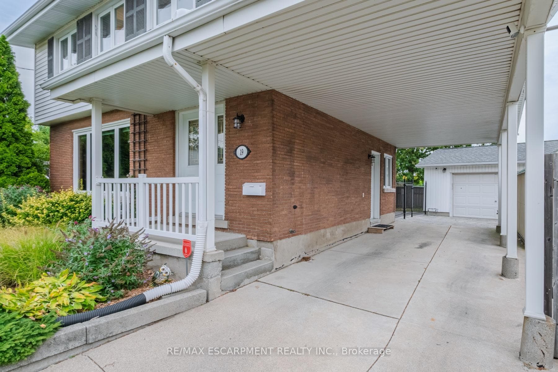 19 Carmen Avenue photo 4