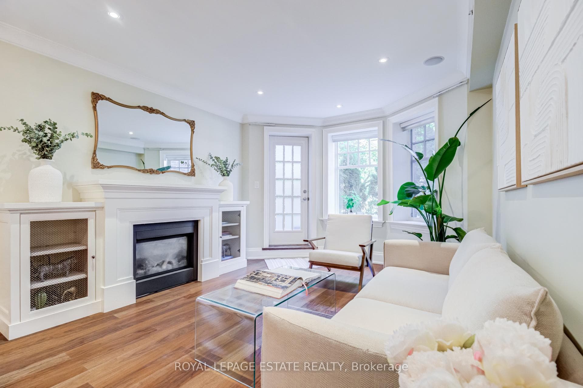 319 Lonsdale Road Unit 1D photo 12