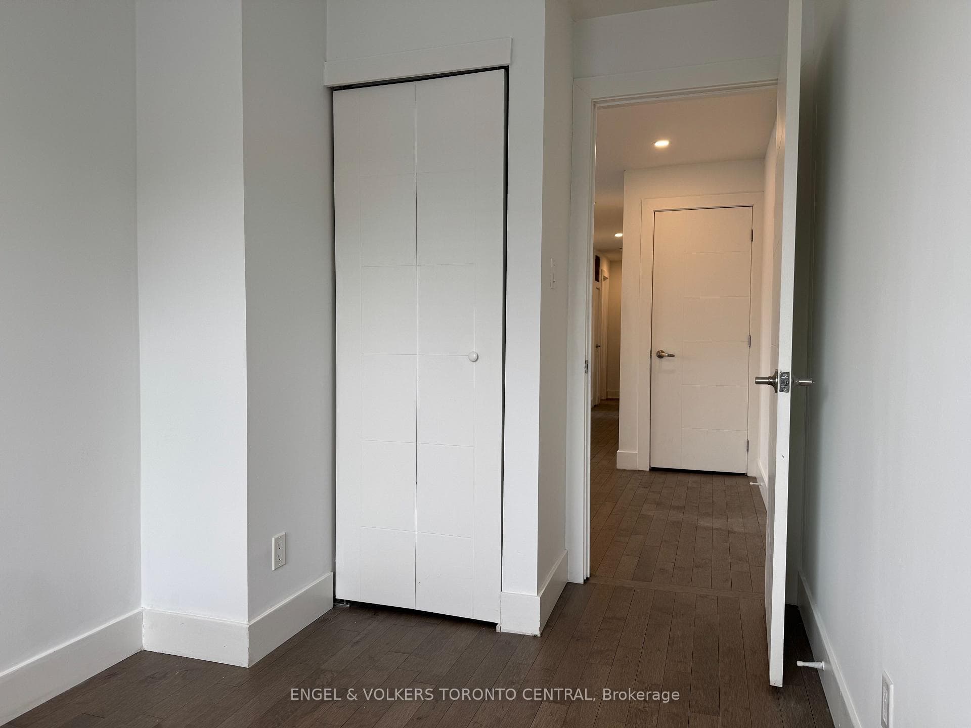 1415 Gerrard Street Unit 1 photo 8