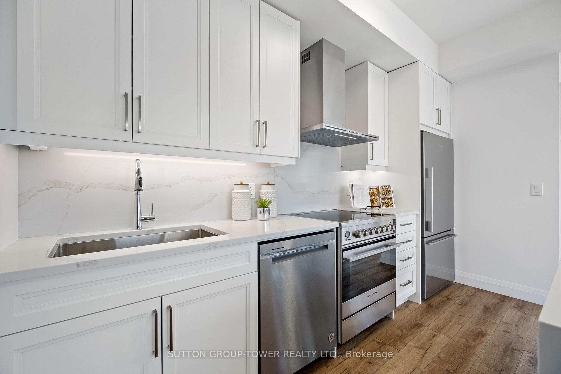 500 Brock Avenue Unit 802 photo 10
