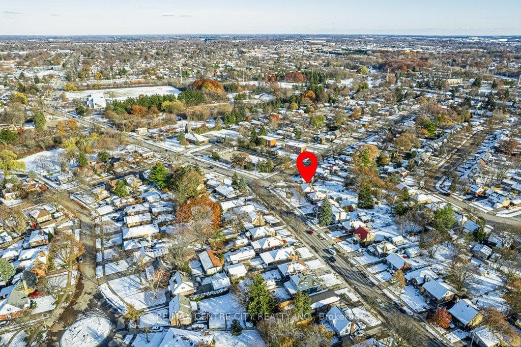 1429 Brydges Street photo 30
