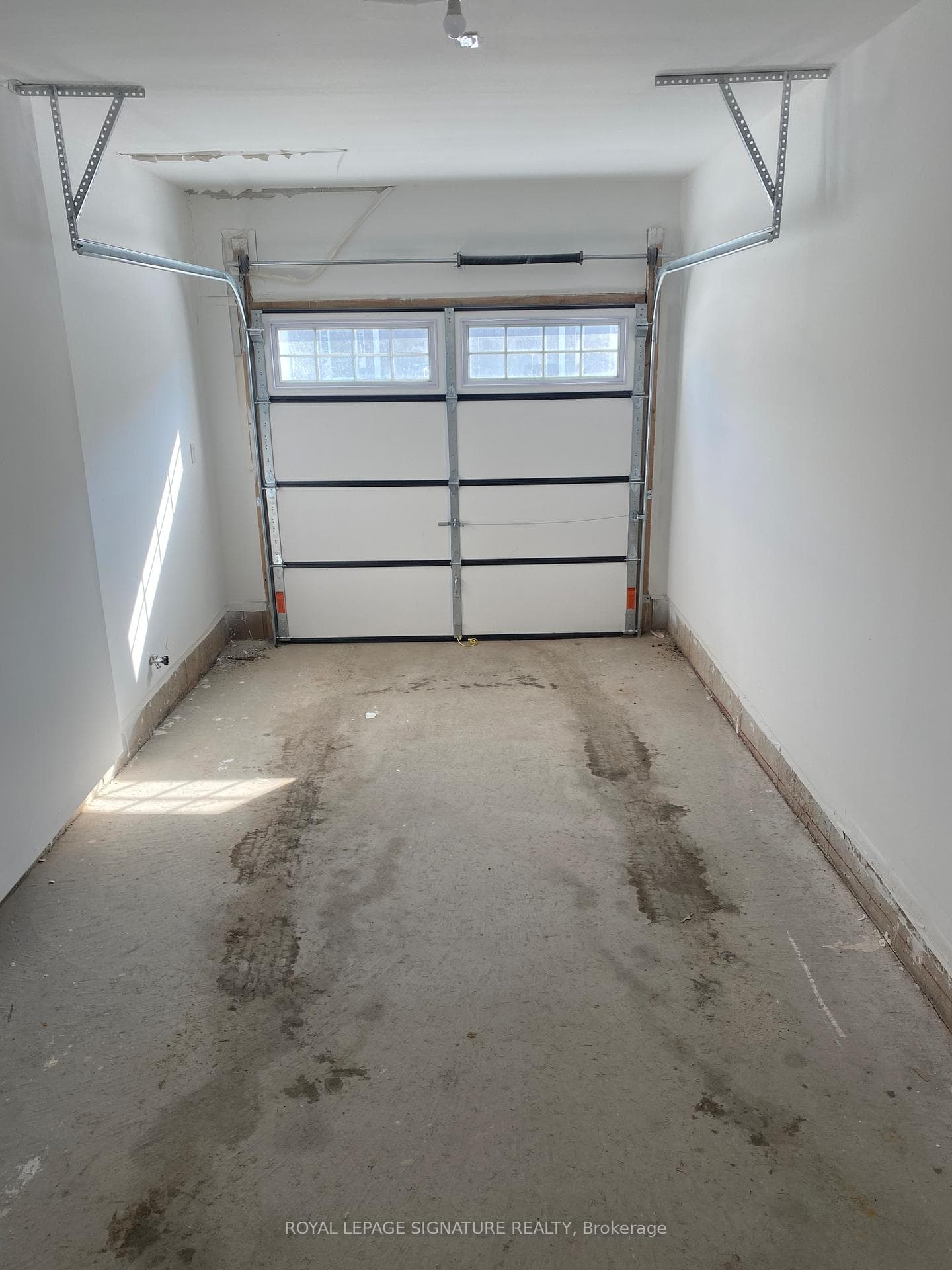 110 Molozzi Street photo 13