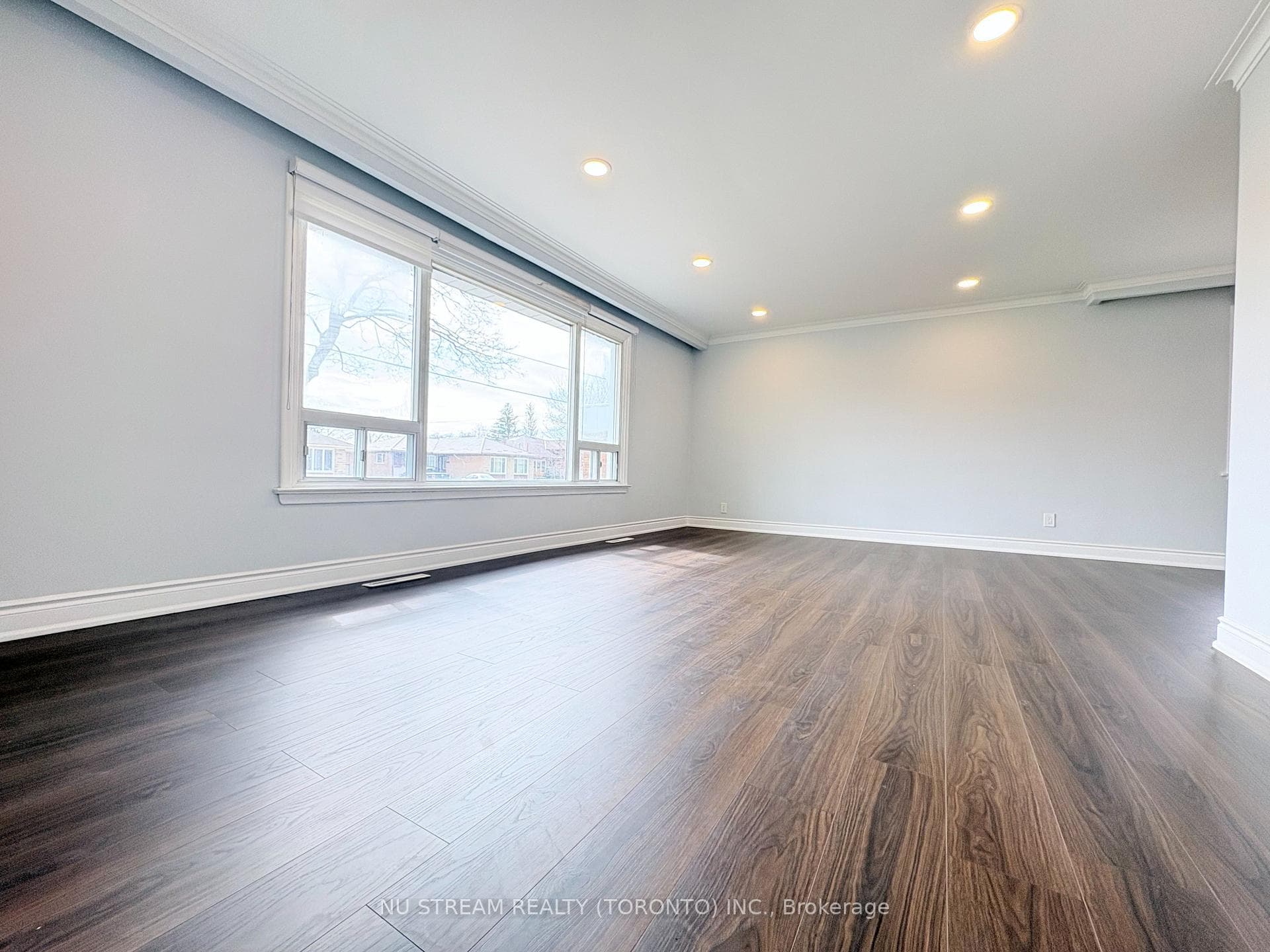 156 Combe Avenue photo 3