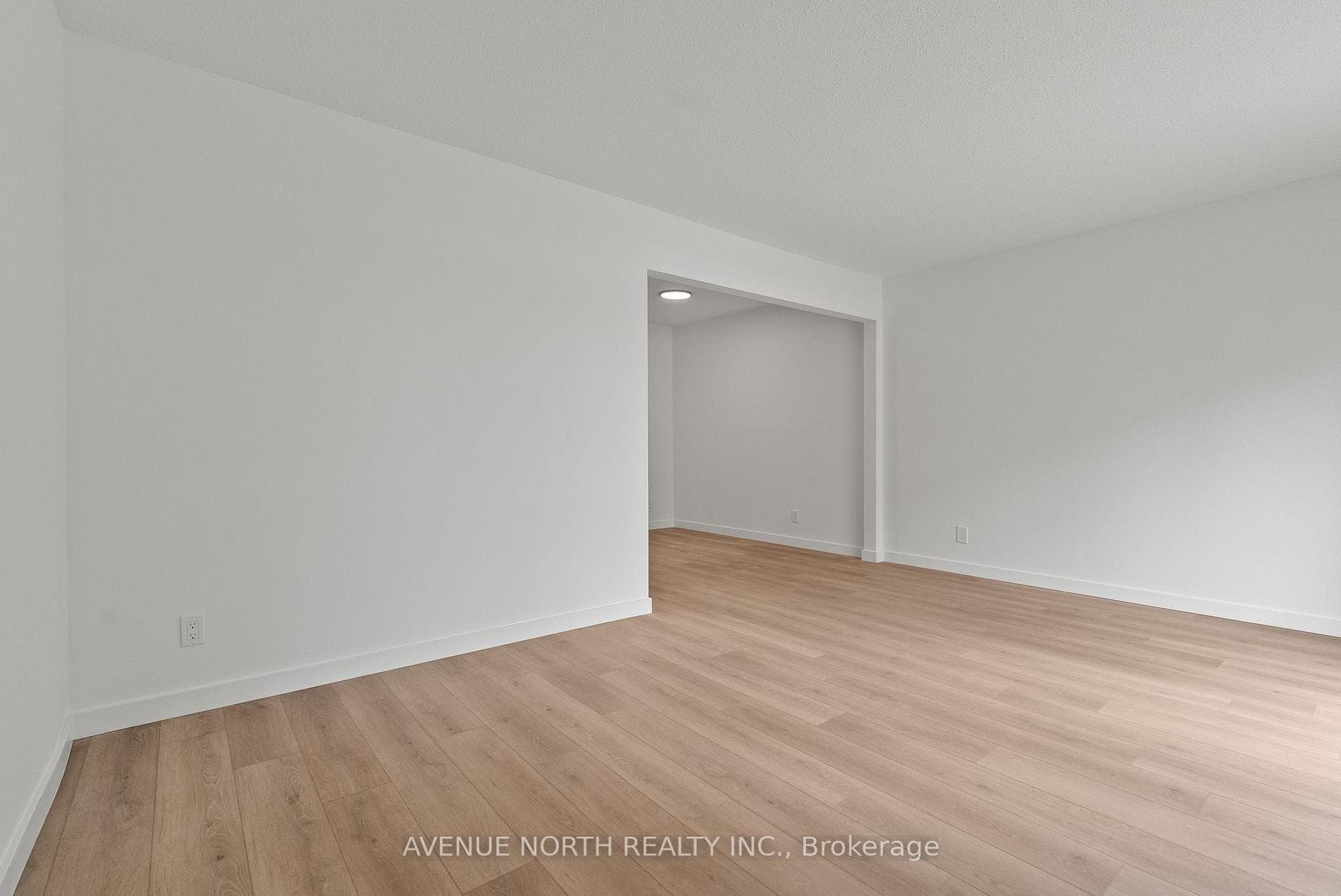 1408 BALLARD Crescent photo 14