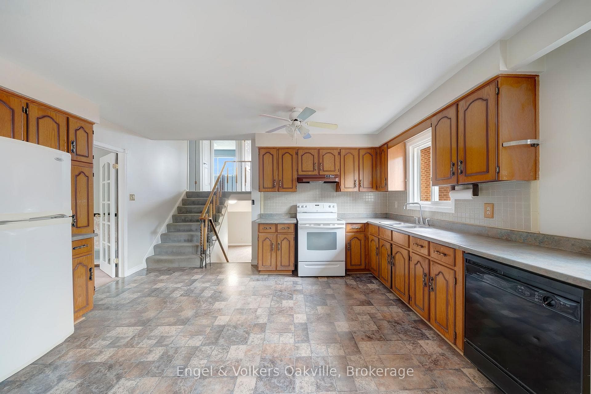 1487 Kenilworth Crescent photo 11