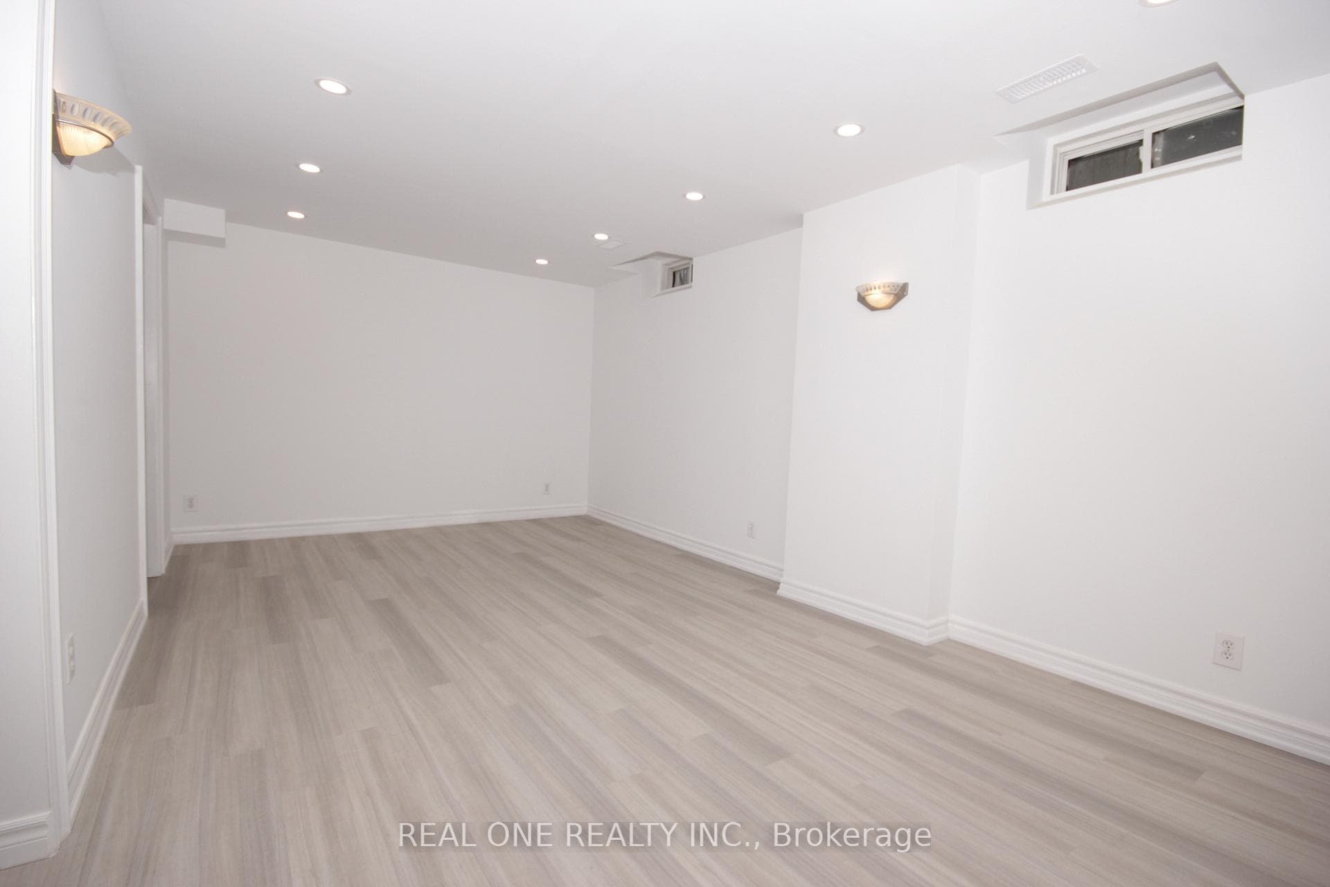 1145 Timberland Crescent photo 21