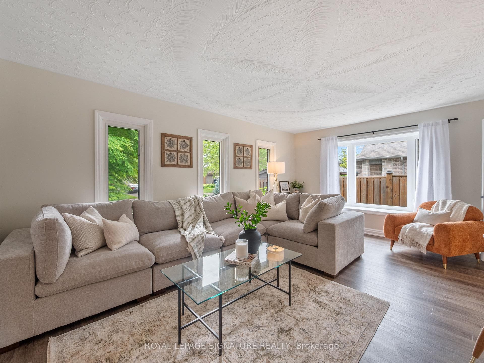 245 Appleby Road photo 4