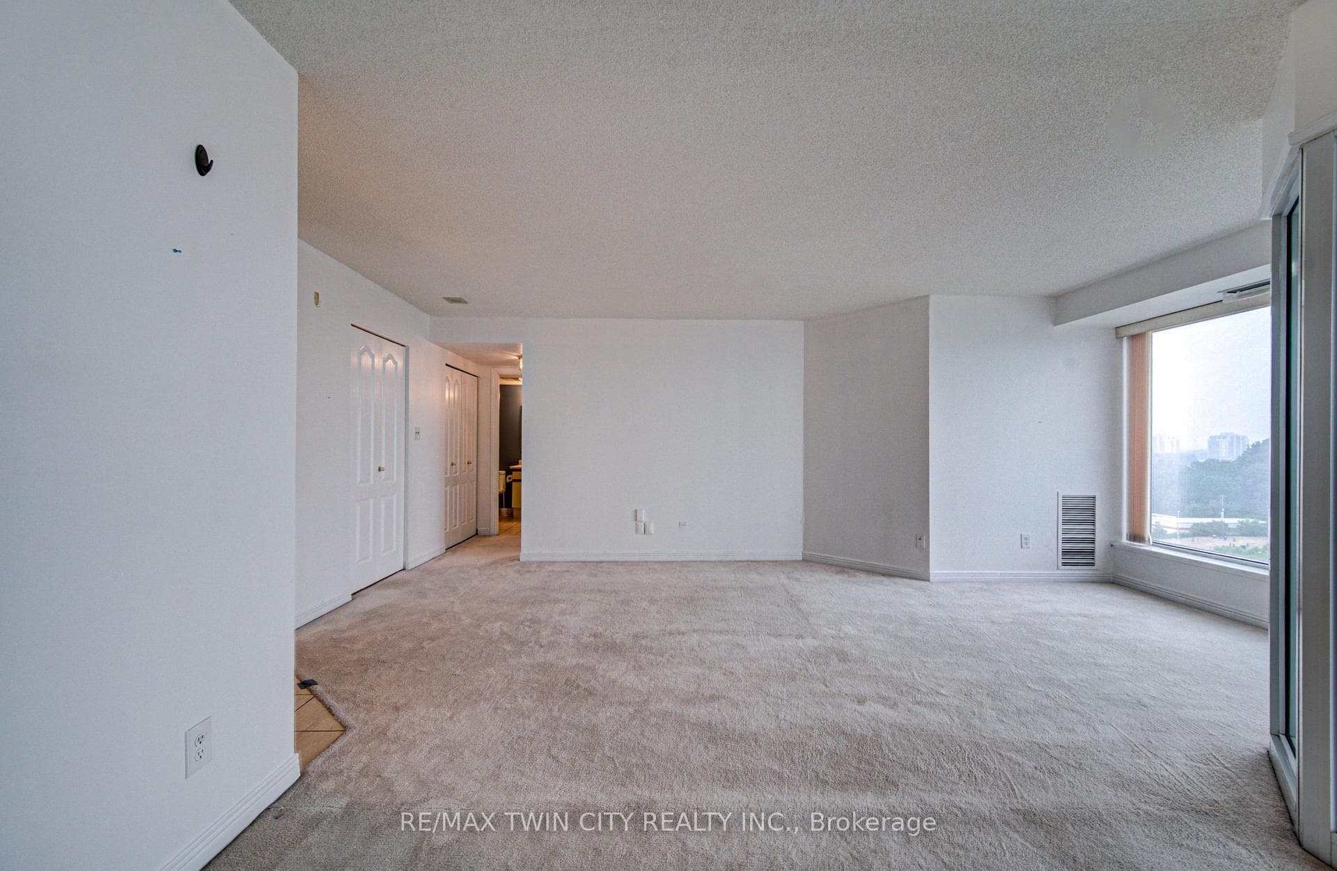 190 Hespeler Road Unit 905 photo 38