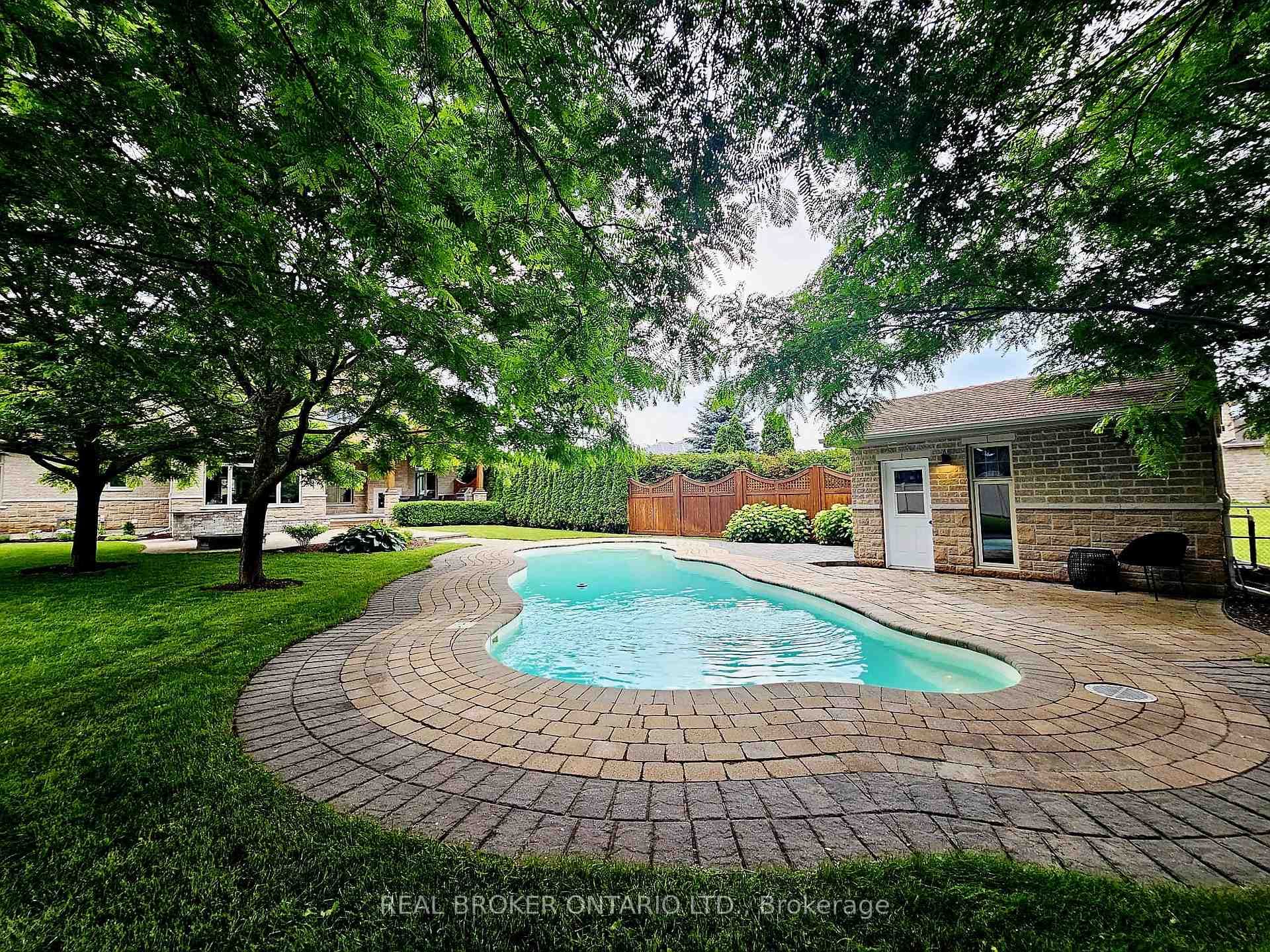 465 Lockmaster Crescent photo 49