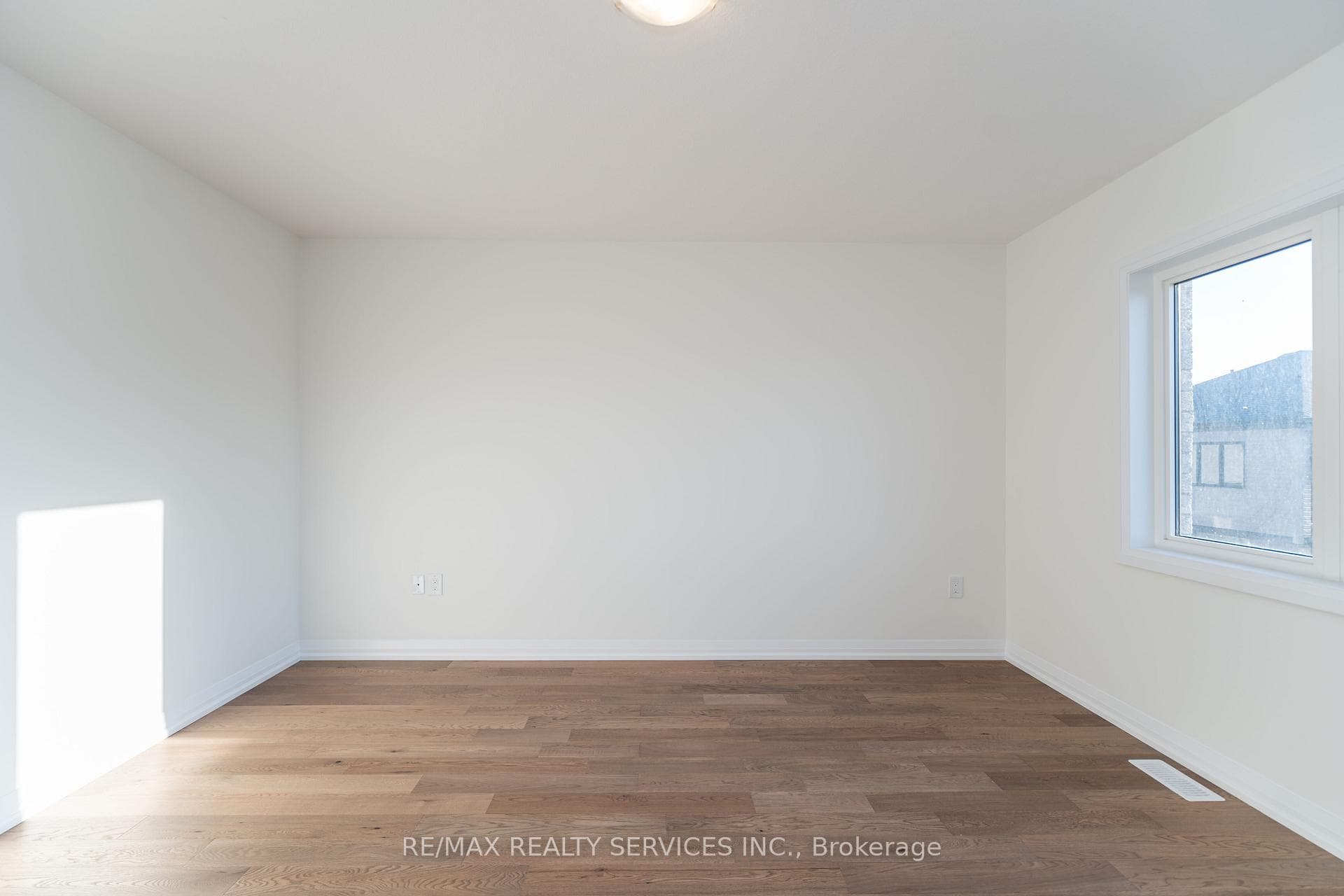 95 Granville Crescent photo 27