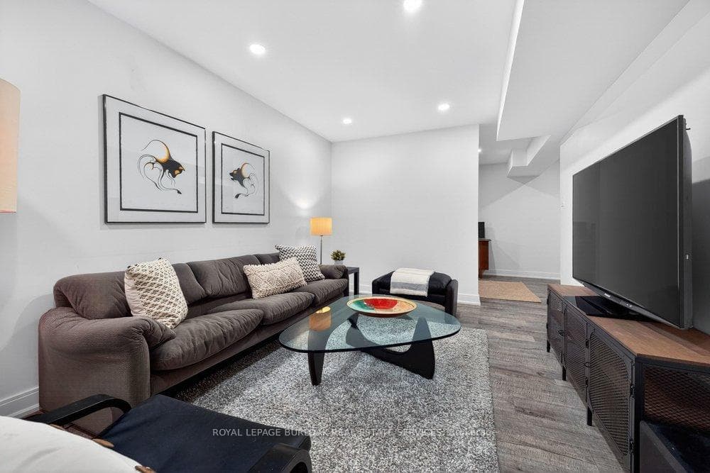 4006 Jarvis Crescent photo 33