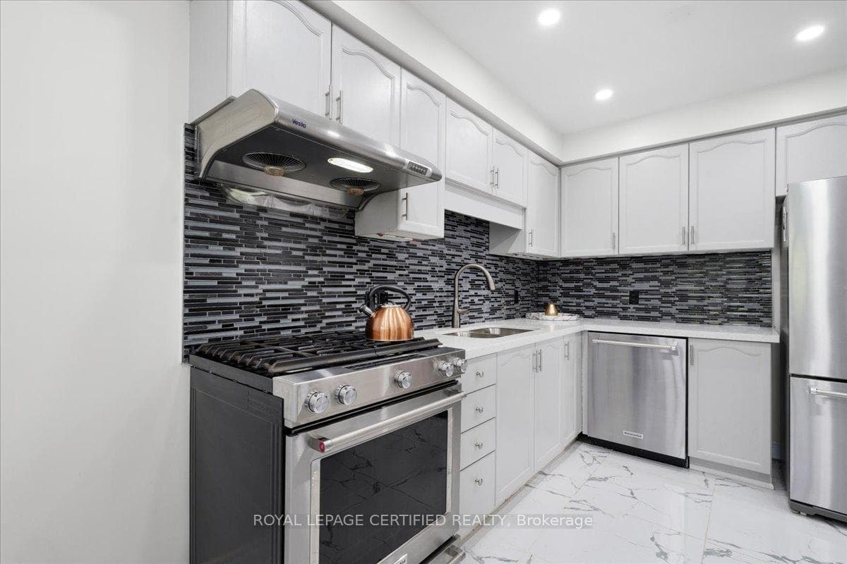 121 Genesee Drive photo 9
