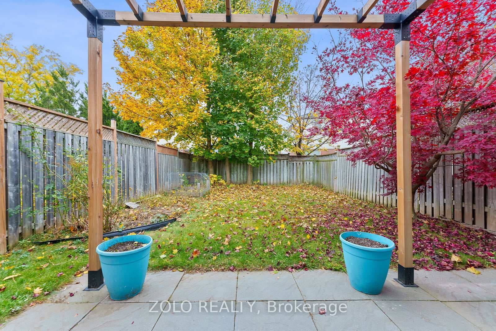 587 Heddle Crescent photo 34