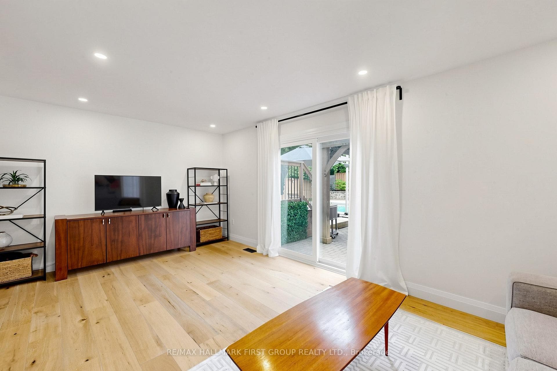 1746 Bronte Square photo 16