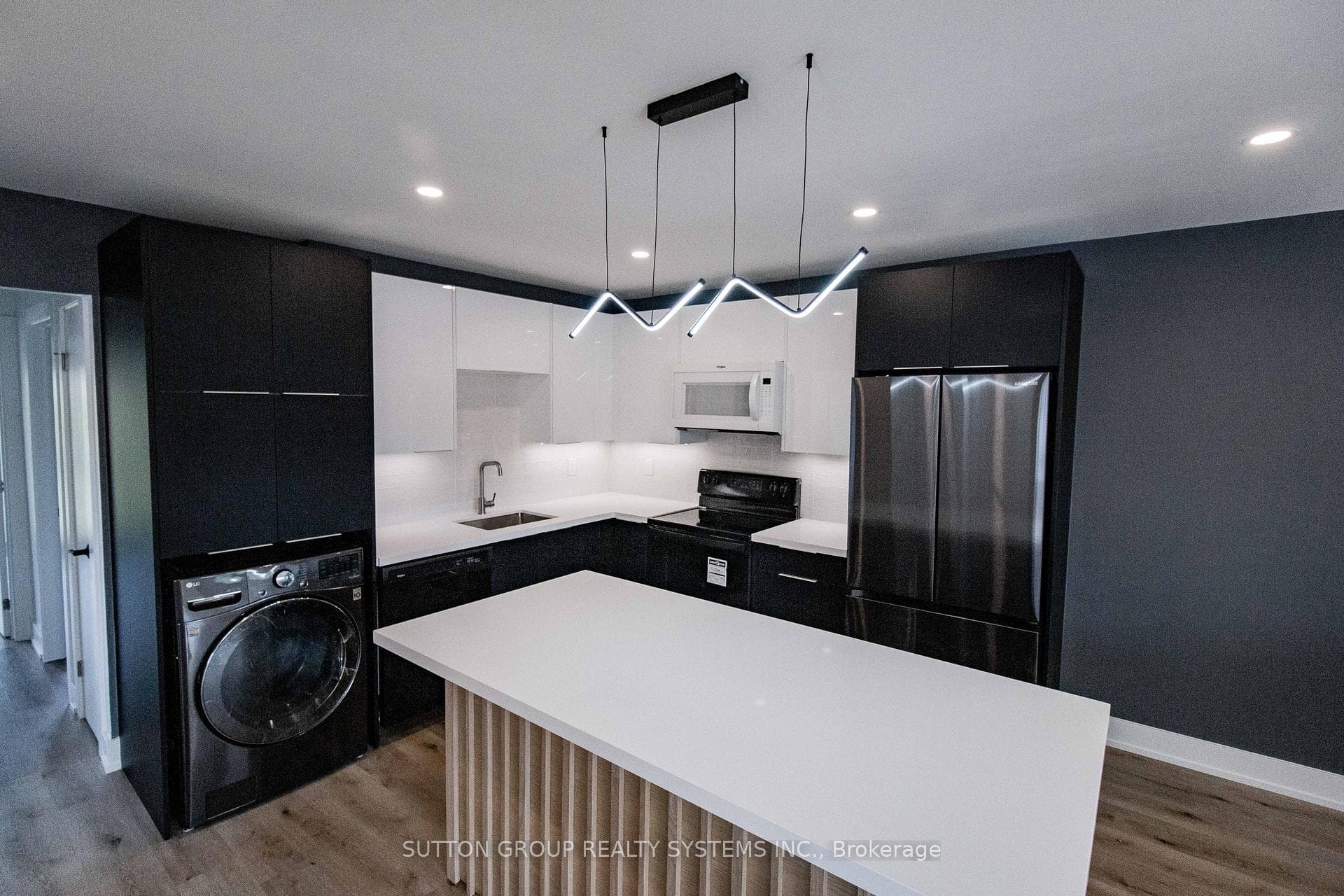 1426 Birchcliffe Court photo 5