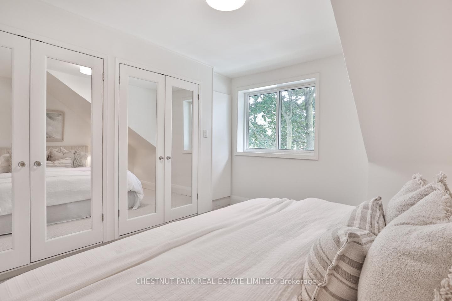 227 Bowood Avenue photo 14
