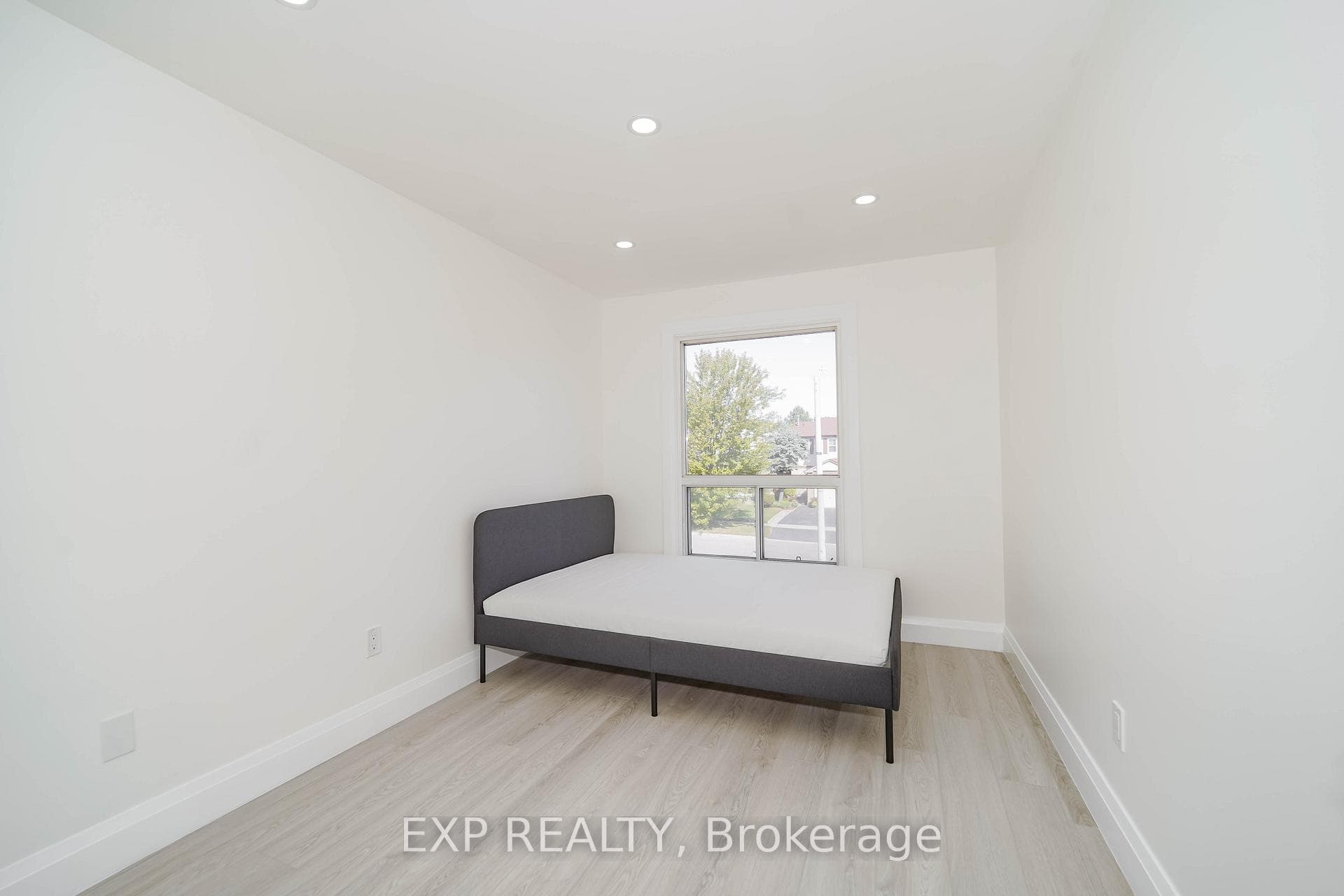 25 Nabob Crescent photo 34