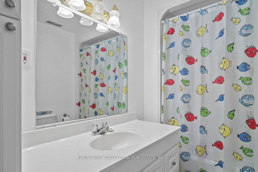 400 Dundas Street photo 23