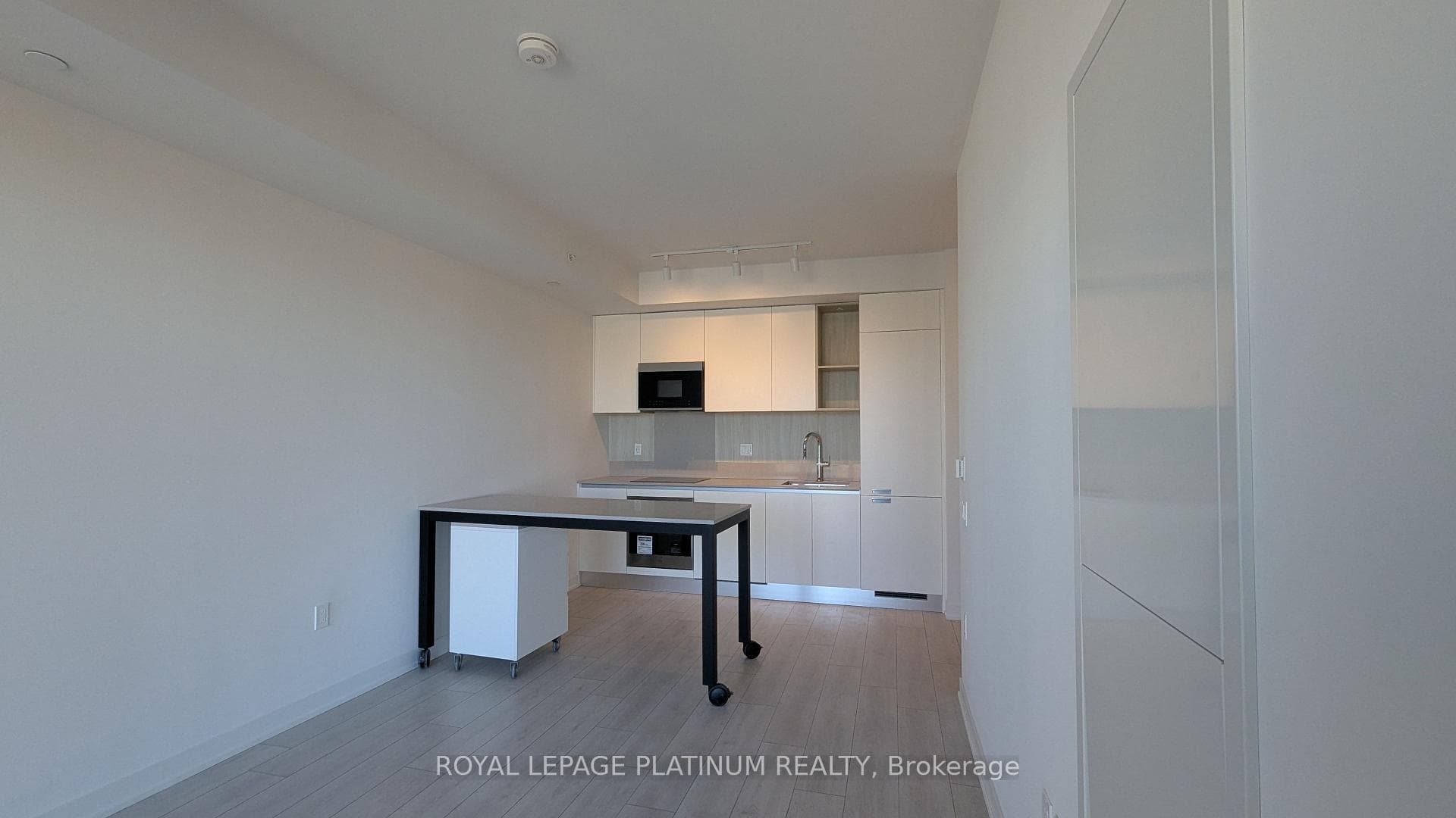 39 Mary Street Unit 806 photo 6