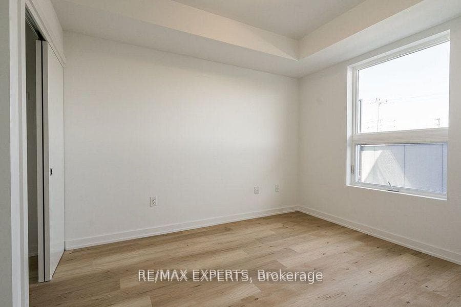 430 Essa Road Unit 218 photo 19