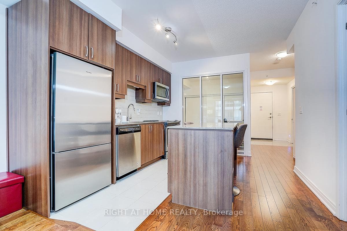 9201 YONGE Street Unit 205 photo 10
