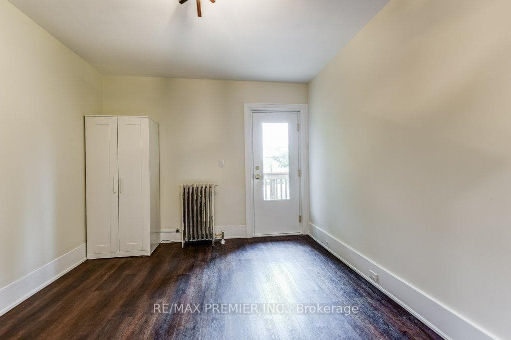 184 Highbourne Road Unit 2nd Floor photo 32
