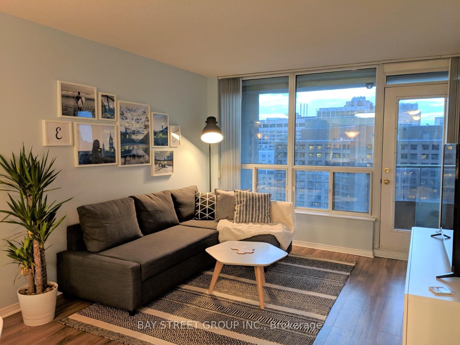 750 Bay Street Unit 2206 photo 6