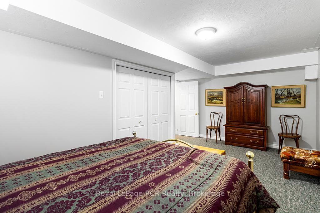 107 MAPLE RIDGE Crescent photo 32