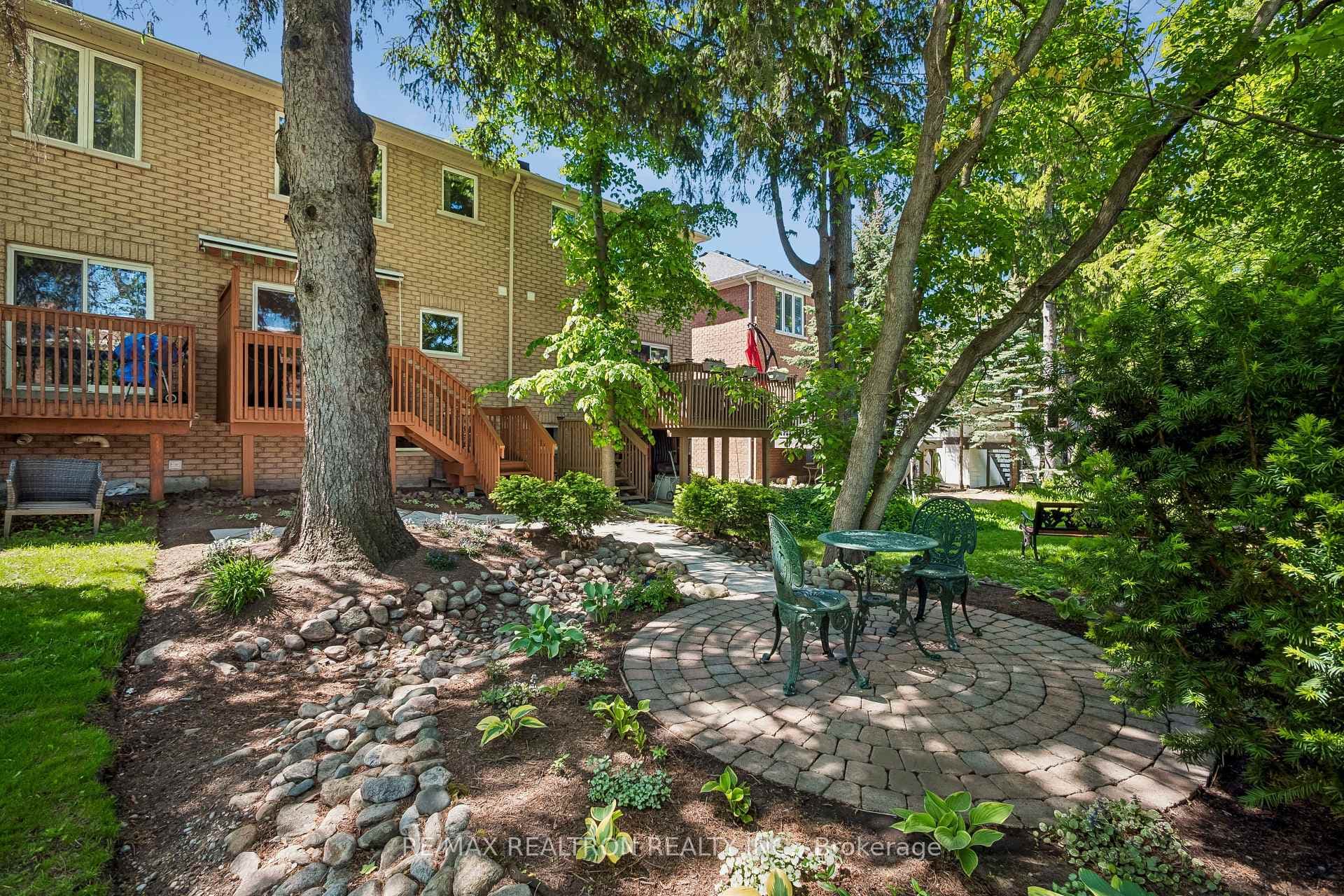 272 Tom Taylor Crescent photo 30