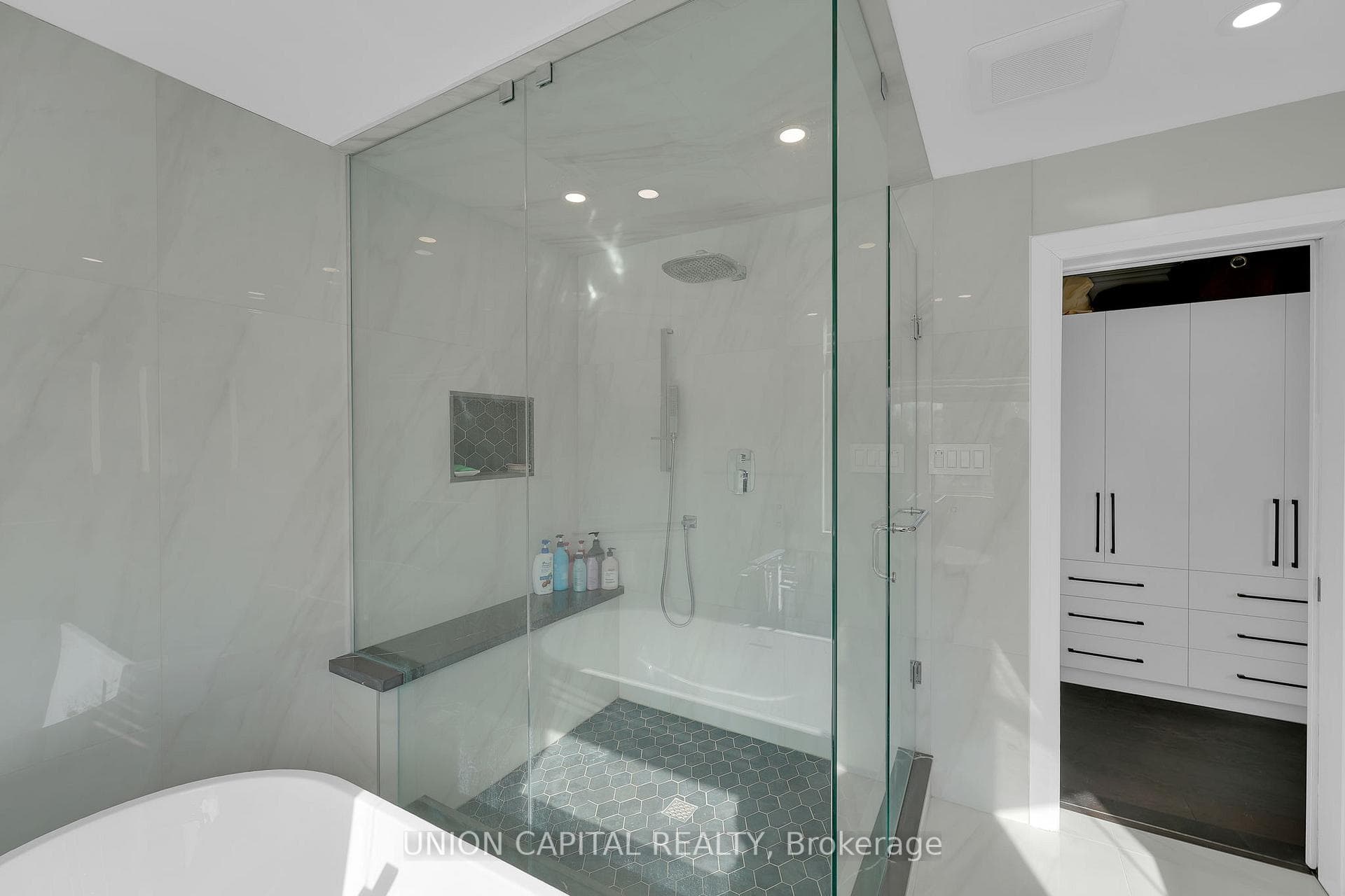 12 Reesor Place photo 24