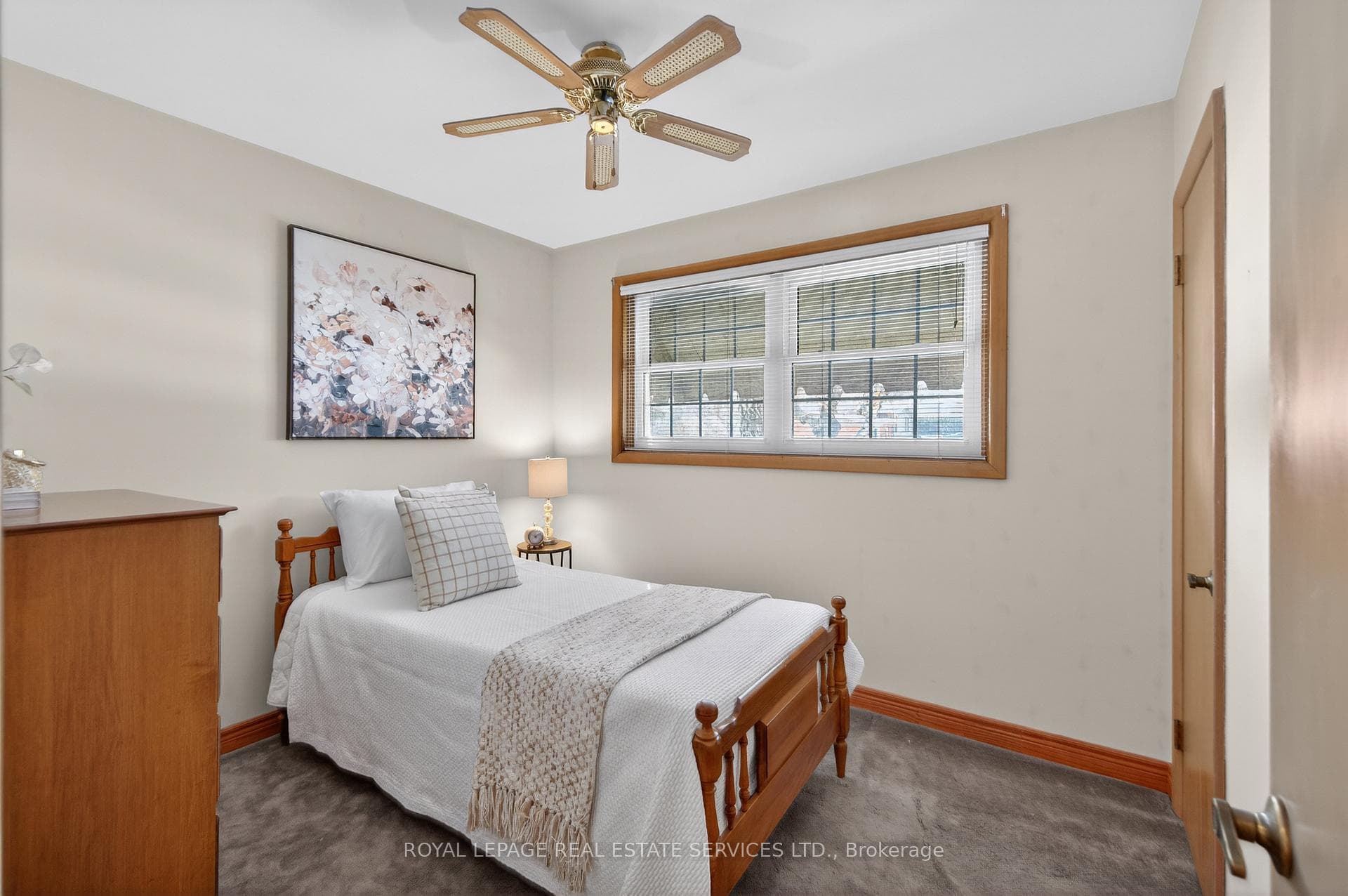 327 Strathcona Drive photo 33