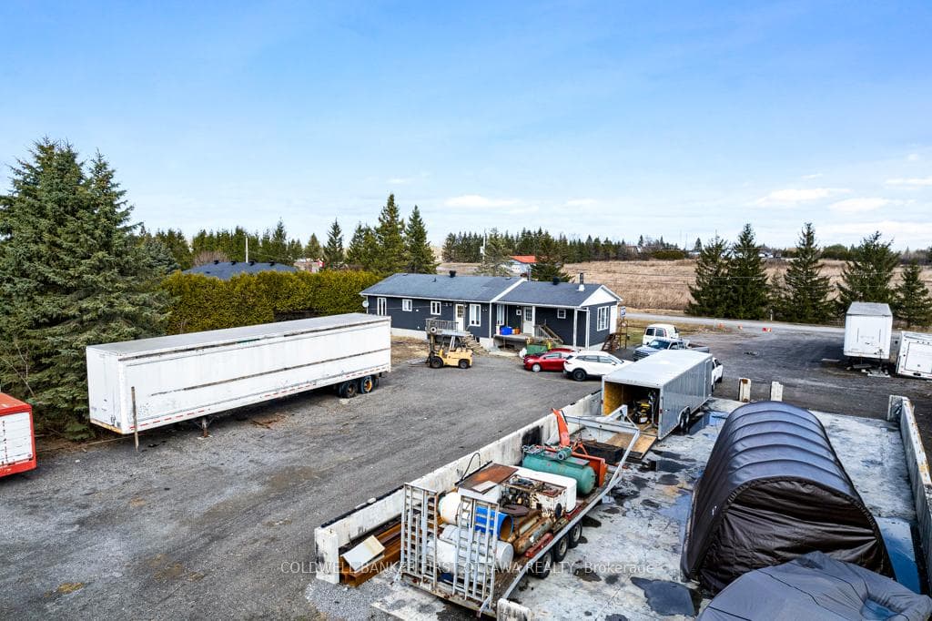 Oversized parking for approx 40 cars - or trucks
