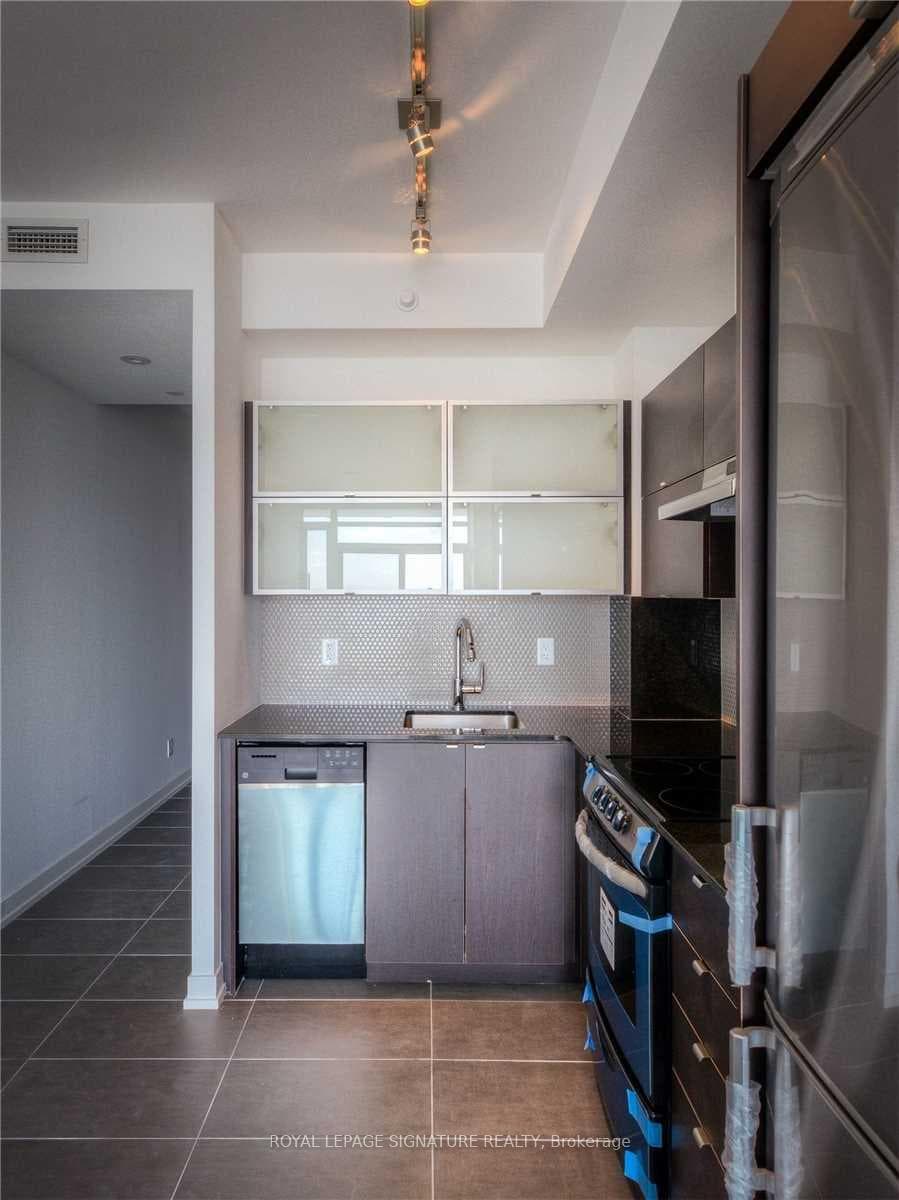 170 Fort York Boulevard Unit 2712 photo 2