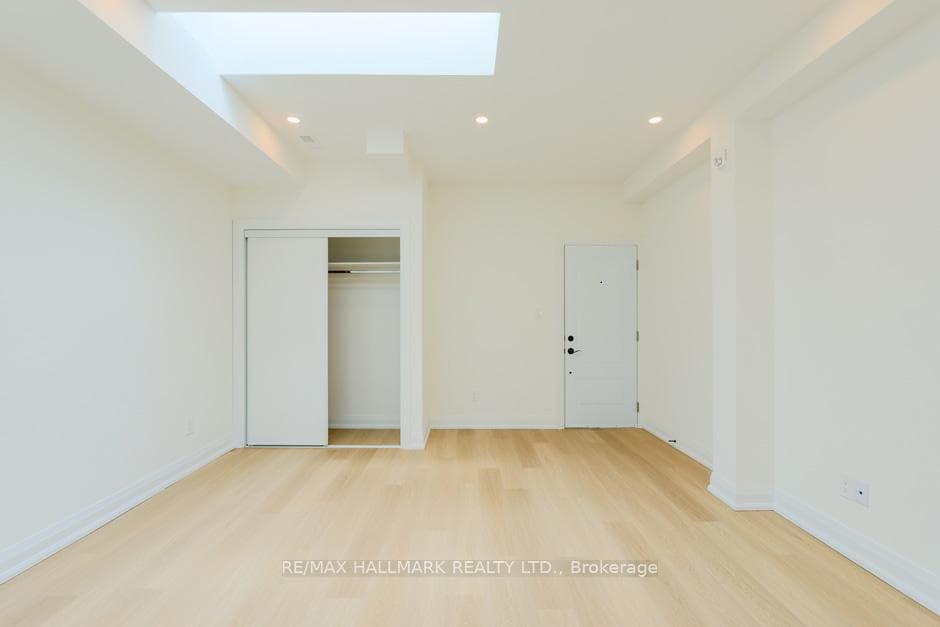 2199 Queen Street Unit B photo 5