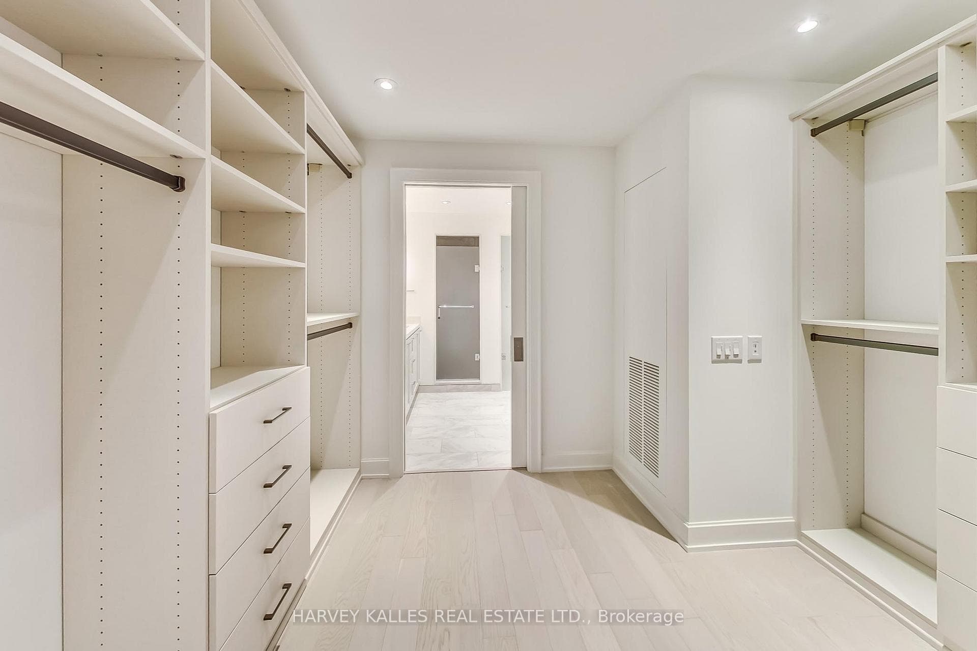 2781 Yonge Street Unit 511 photo 32