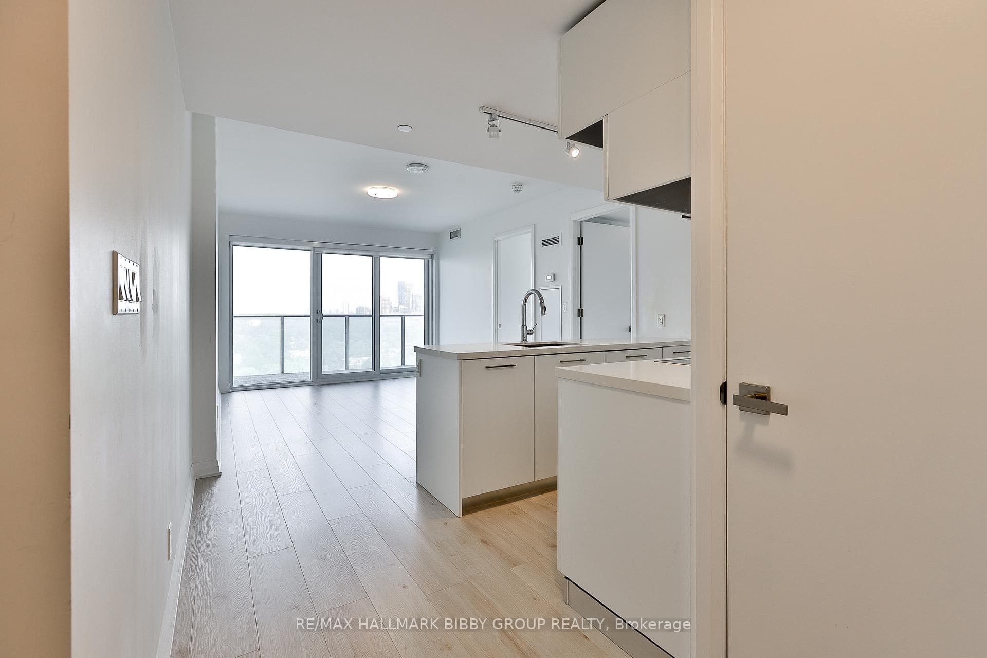 99 Foxbar Road Unit 1808 photo 8