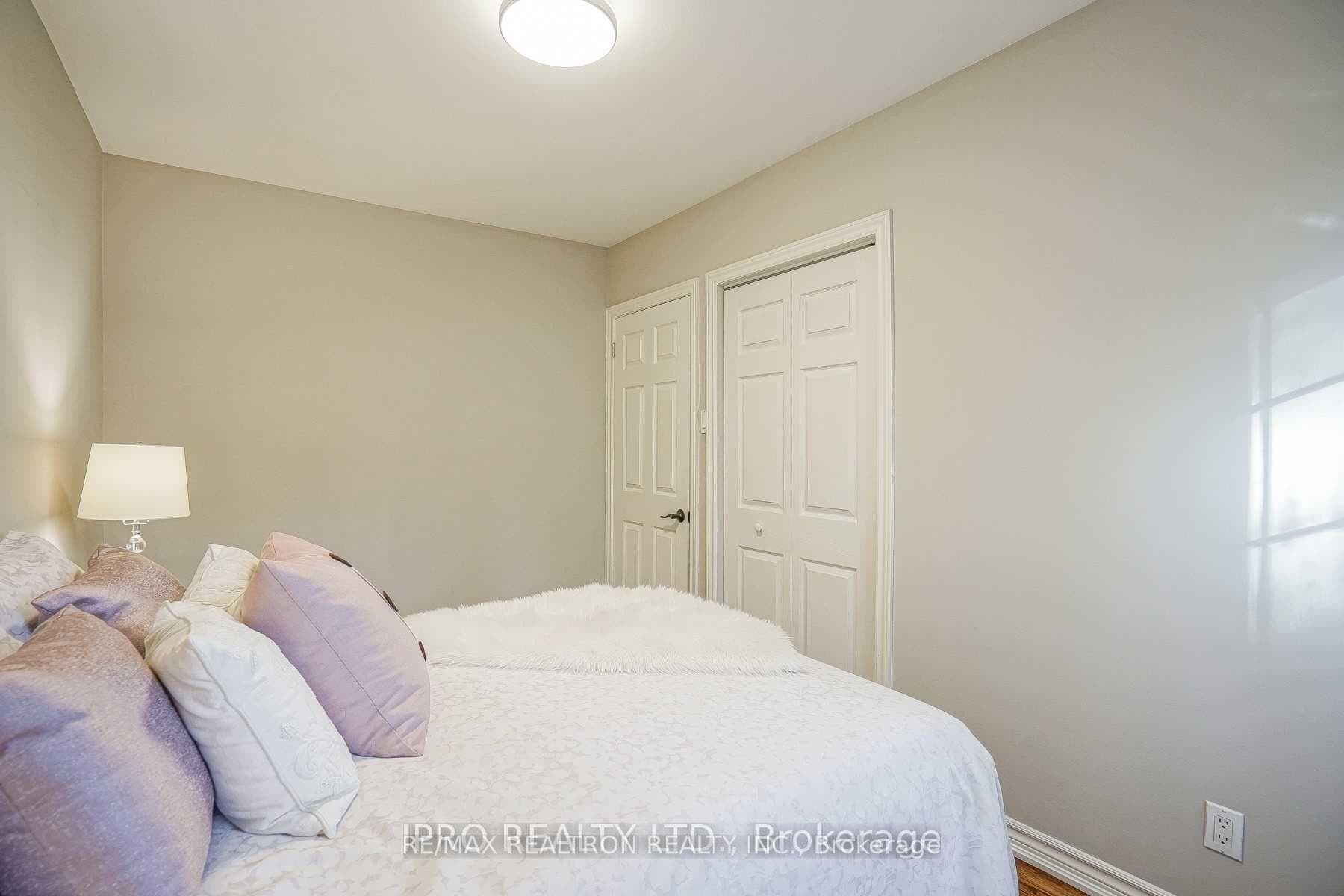 16 Cresthaven Drive photo 28