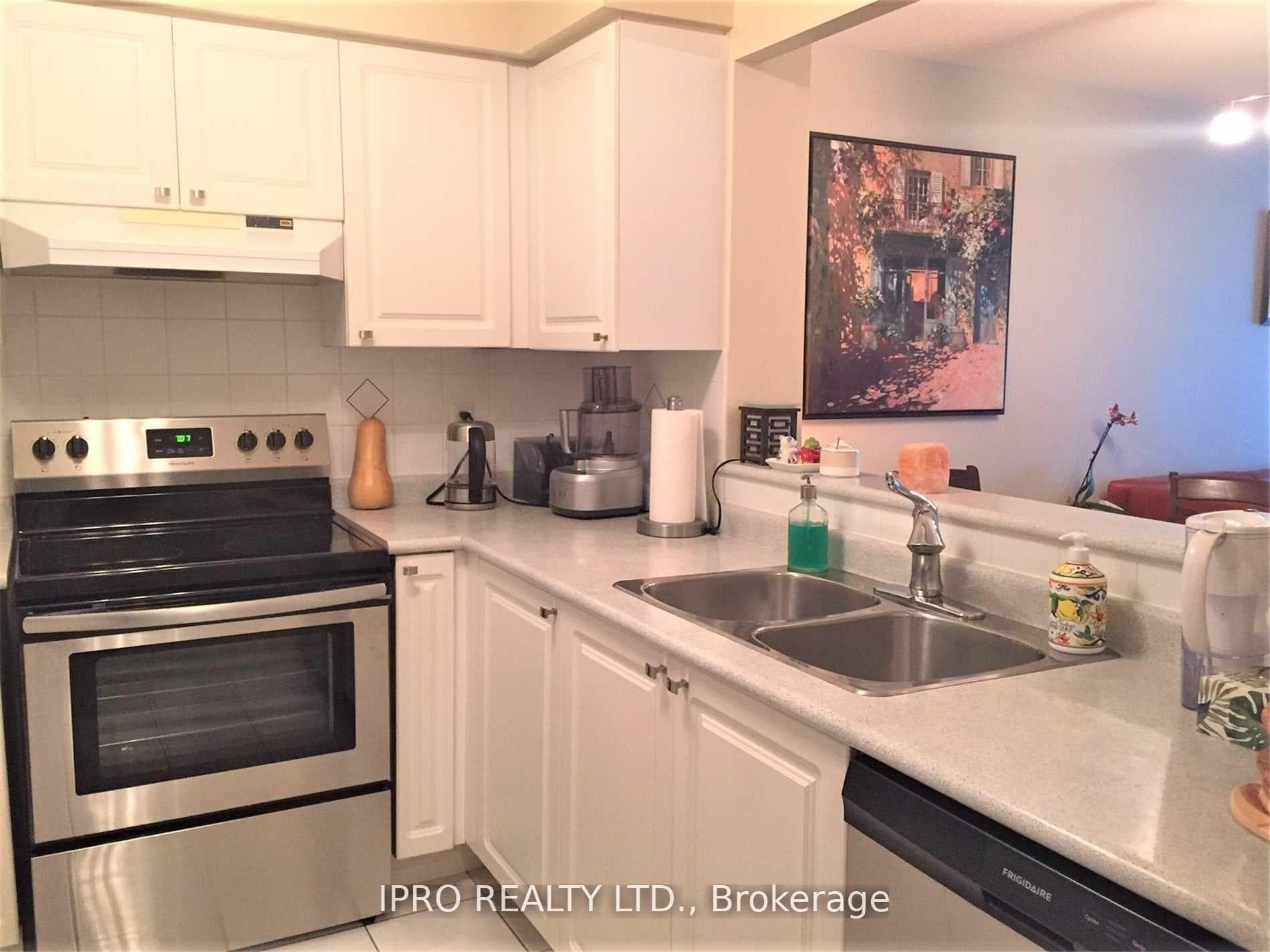 29 Pemberton Avenue Unit 702 photo 6