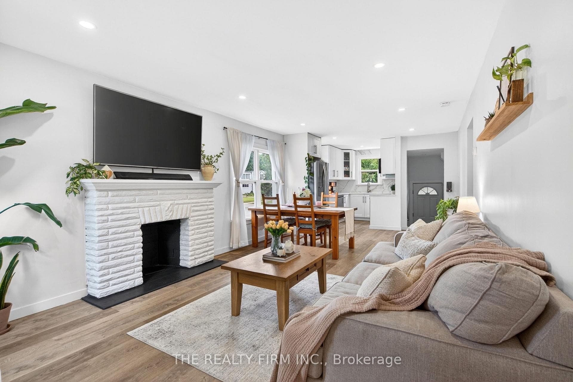 452 Merlin Street photo 3