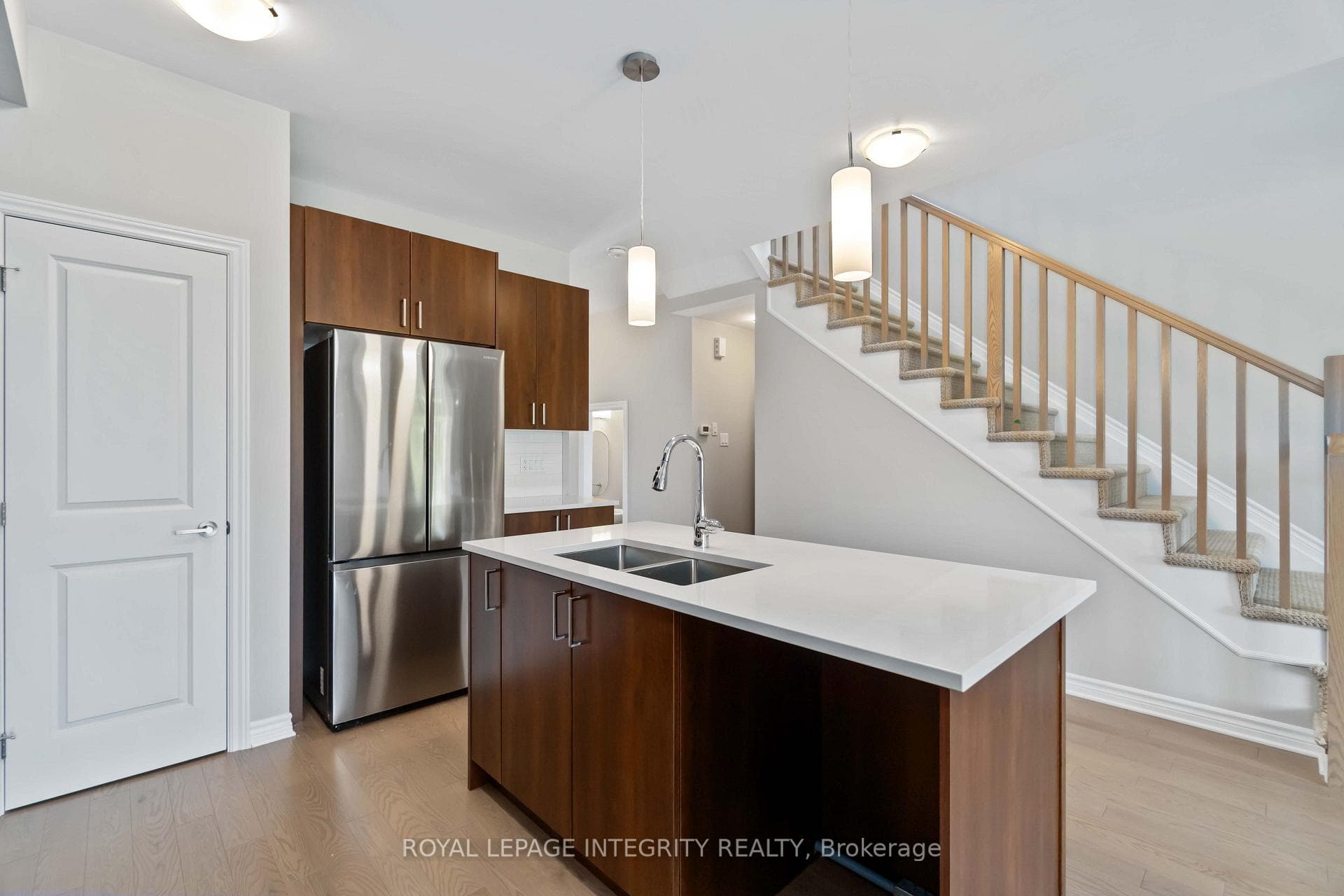 634 Fisher Street photo 8
