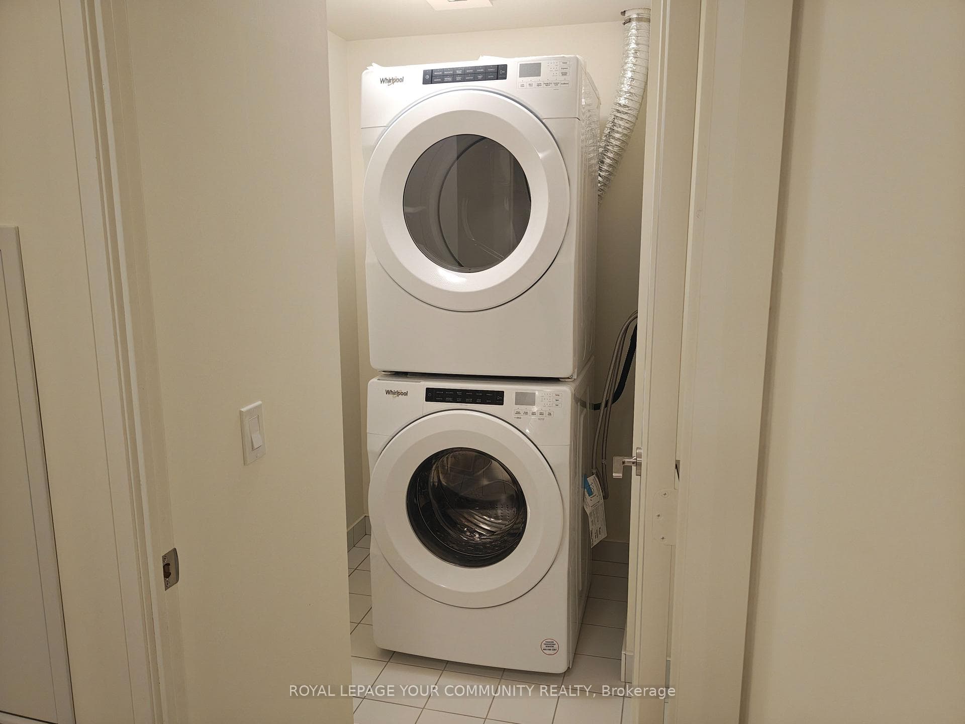 8960 Jane Street Unit 419 photo 13