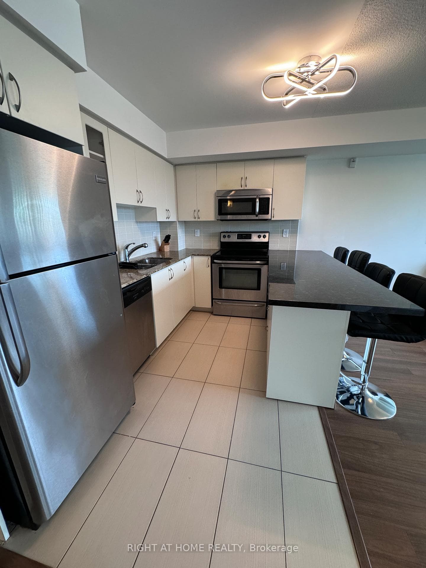 75 Norman Bethune Avenue Unit 214 photo 16