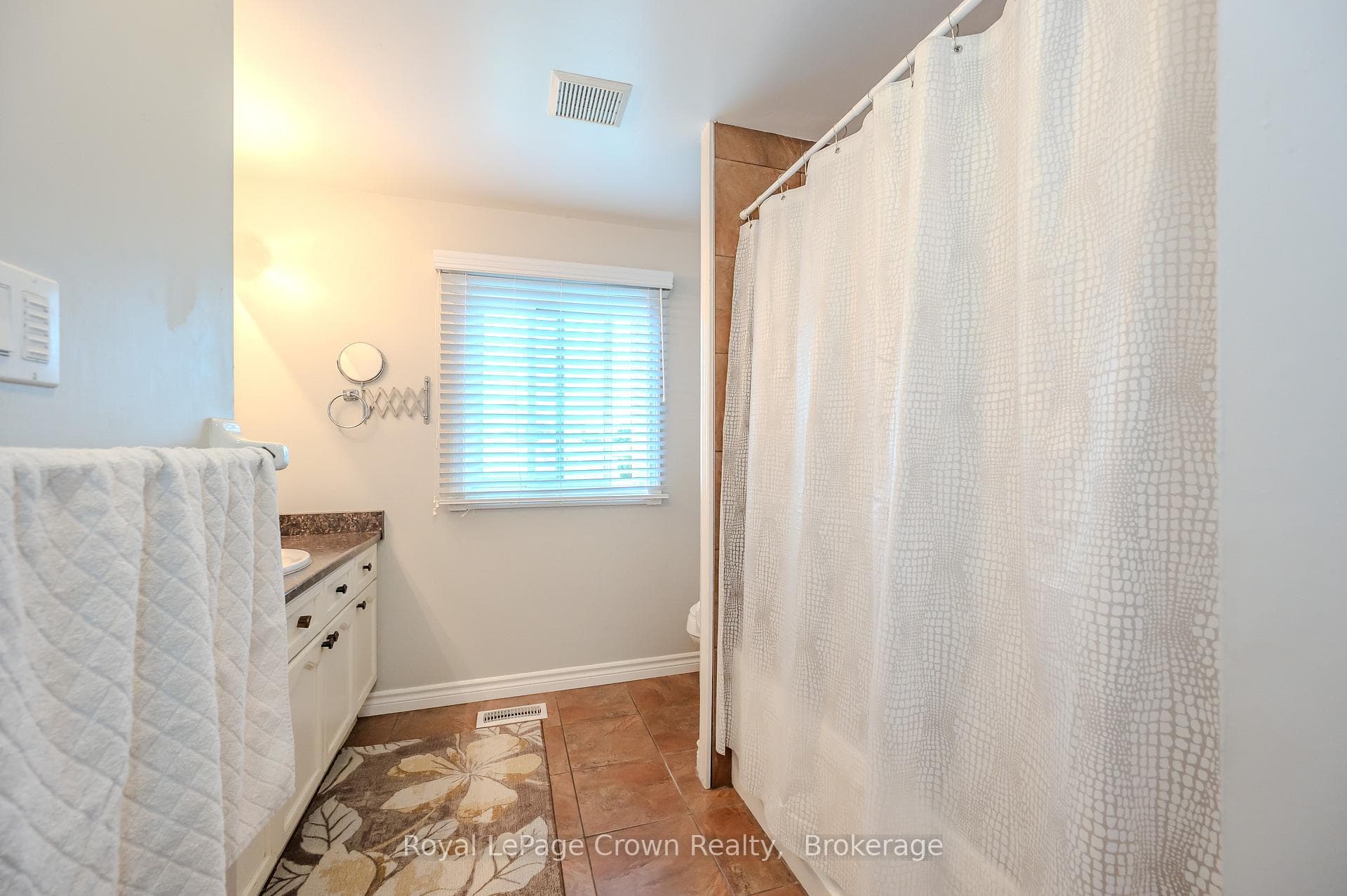 395 Downsview Place photo 25
