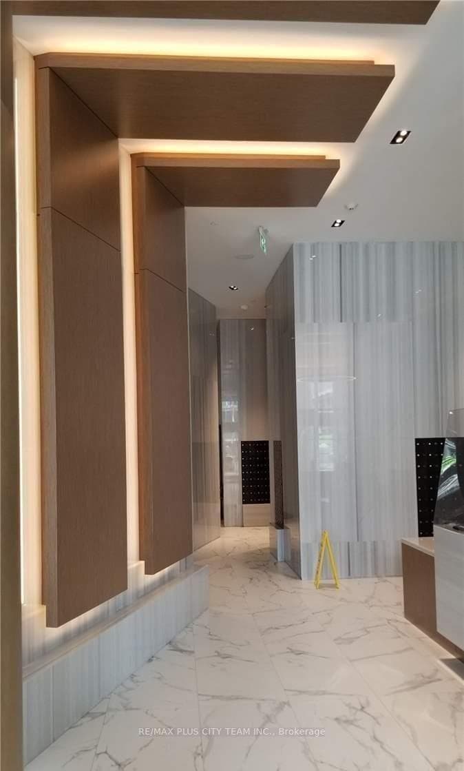 15 Queens Quay Unit 822 photo 3