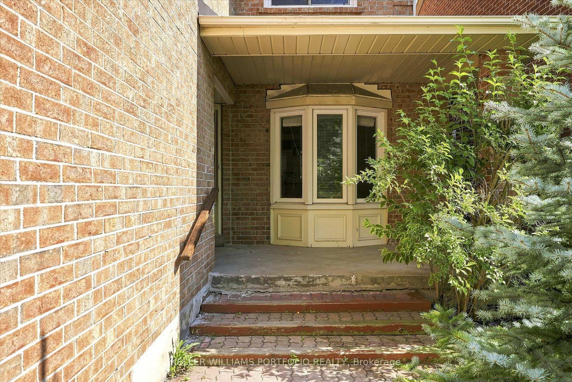 73 Jessica Gardens photo 2