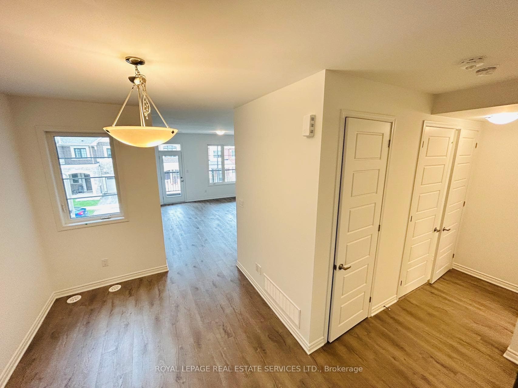 1577 Moira Crescent photo 12