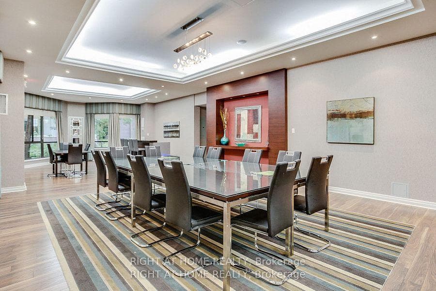 280 Simcoe Street Unit 807 photo 26