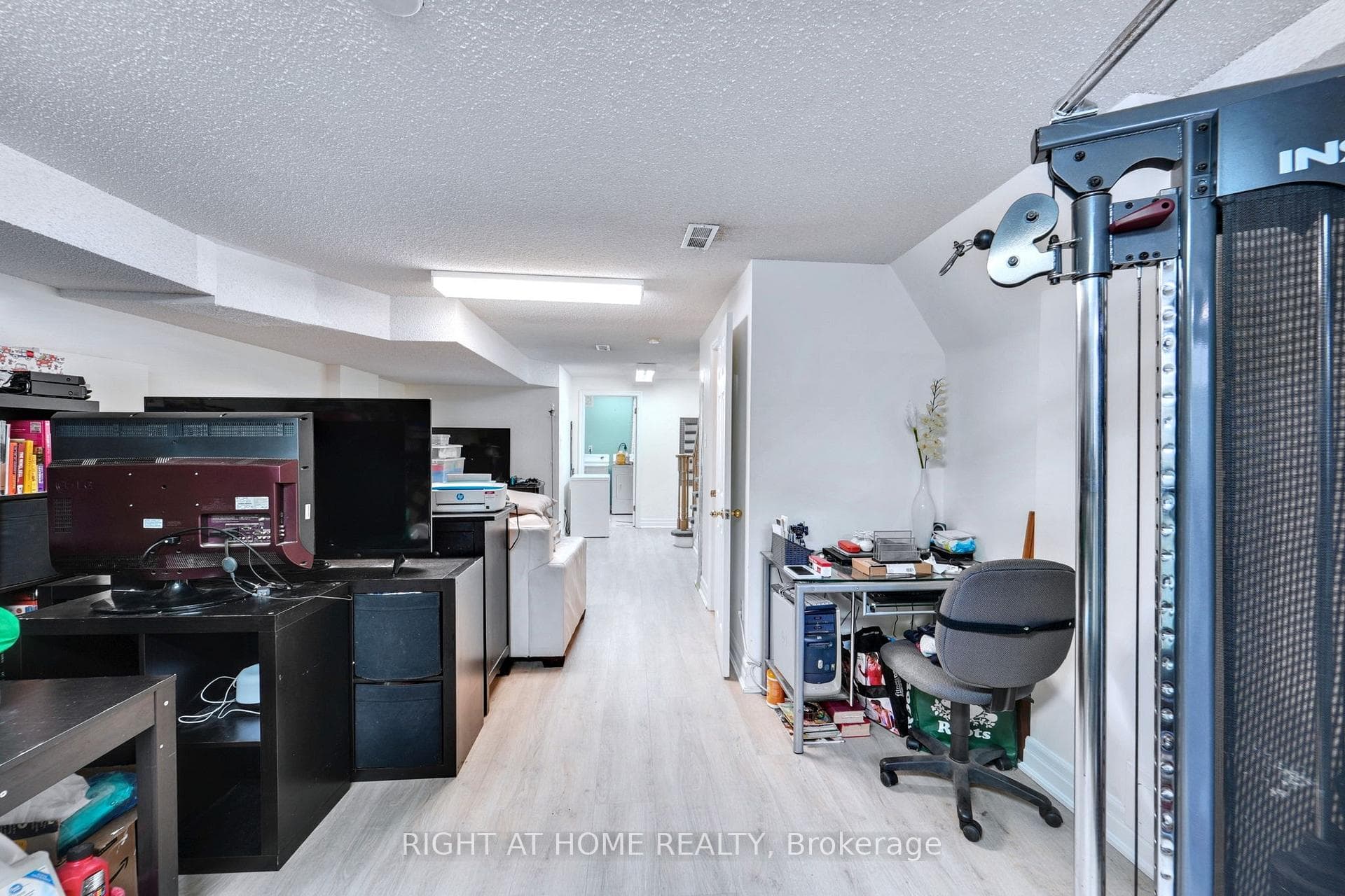 398 Woburn Avenue photo 31